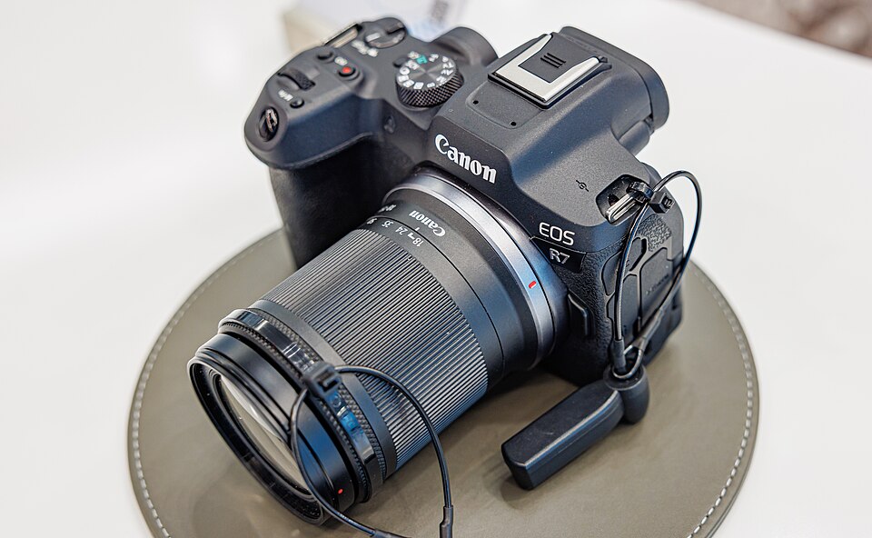 Canon EOS R7 ikinci el — fiyat, kondisyon ve stok bilgisi
